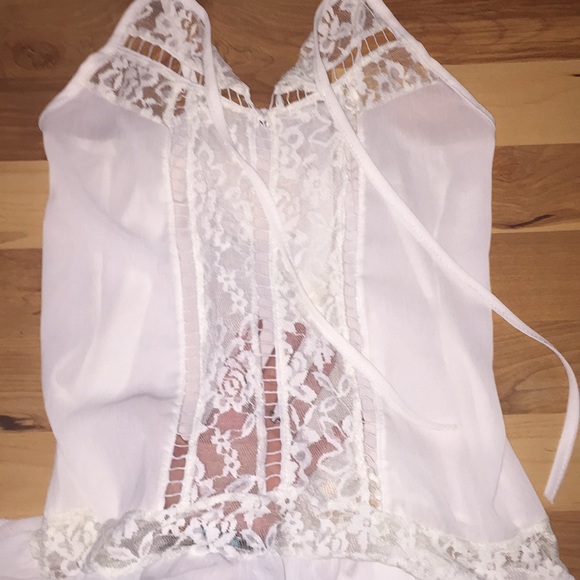 White tank top - Picture 3 of 3